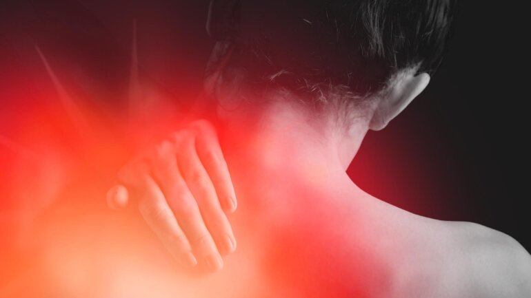 Eπίθεμα ιβουπροφαίνης για την ανακούφιση του πόνου, που εντοπίζεται στους μυς και τις αρθρώσεις