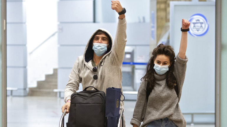 Ισραήλ: Bραχιόλι παρακολούθησης αντί καραντίνα σε ξενοδοχείο για όσους επιστρέφουν από το εξωτερικό