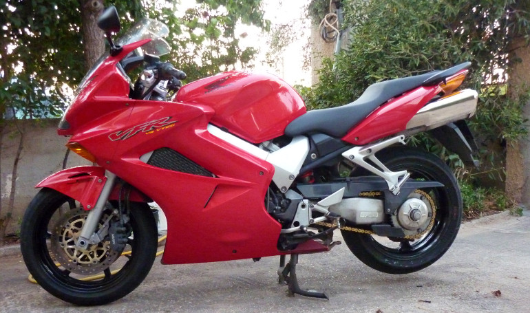 Το Honda VFR800F του Παστρίμα...