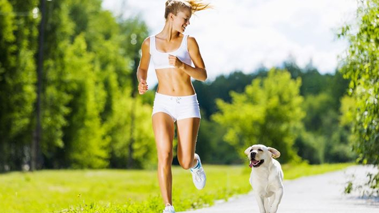 Πώς να κάψετε θερμίδες παρέα με τον τετράποδο φίλο σας