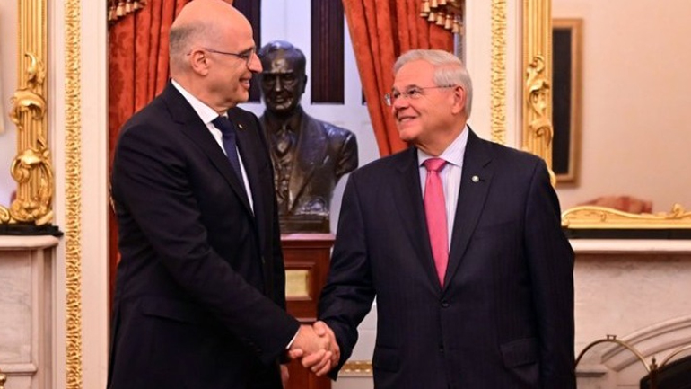 Επικοινωνία Δένδια-Μενέντεζ: Άριστες οι σχέσεις Ελλάδας-ΗΠΑ