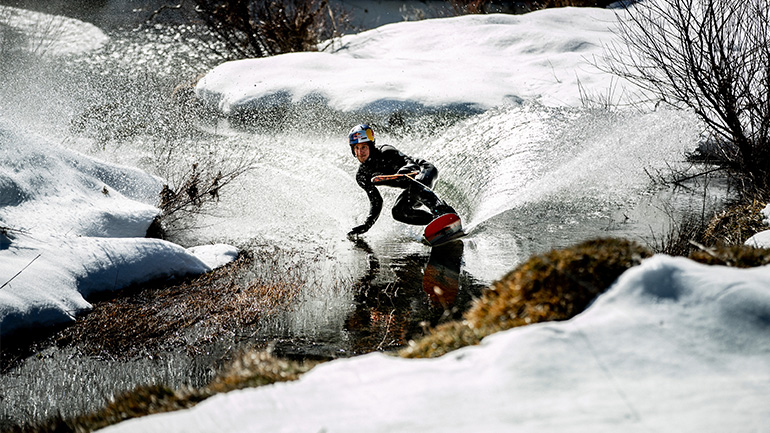 Σανίδα snowboard σε νερό; Δες το video του Πλυτά!