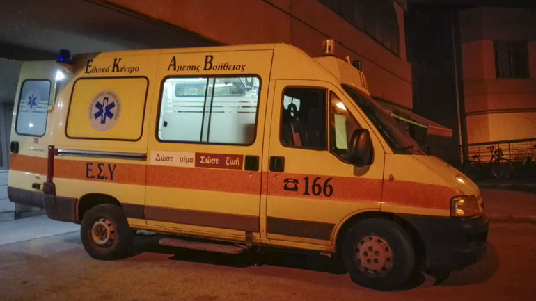 Αυτοκίνητο έπεσε στο λιμάνι του Πειραιά – Σώες οι δύο επιβαίνουσες