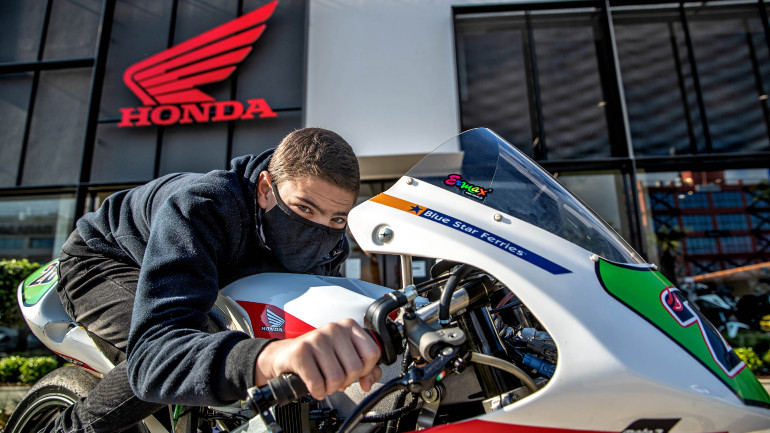 Ευχόμαστε καλή επιτυχία στον Έλληνα αναβάτη.