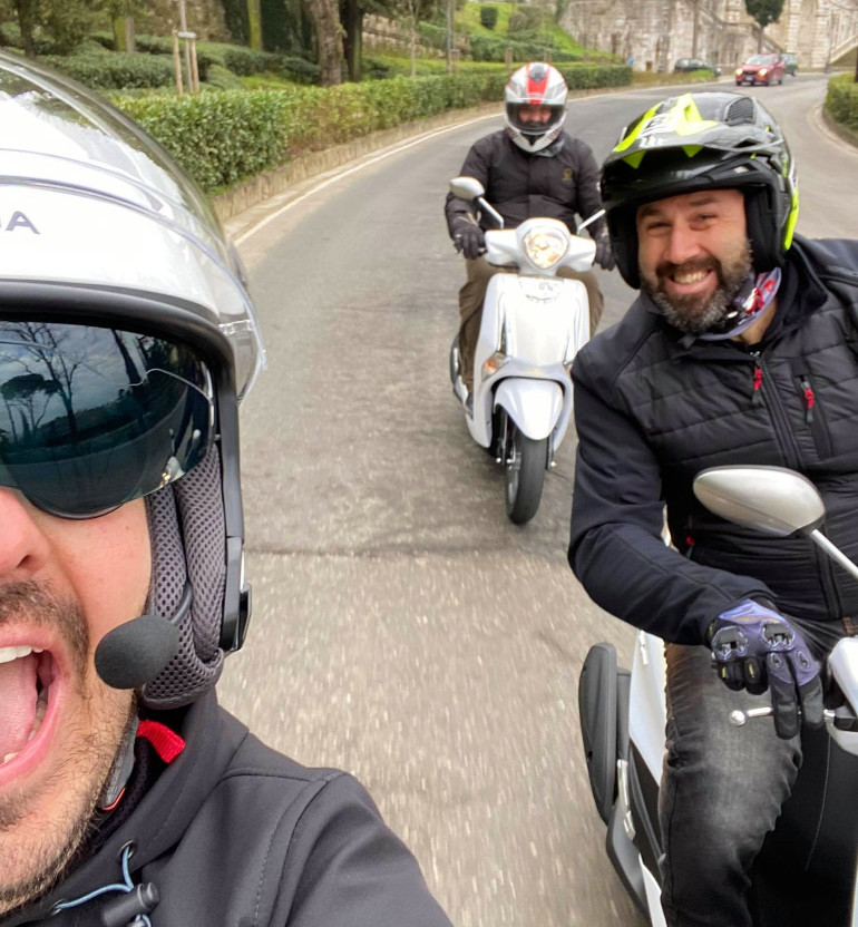 Τα παιδεία παίζει.Εξαιρετική παρέα, απίθανοι επαγγελματίες. Κος Κατσίμπαρος, κος Μανιάτης