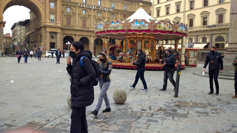 Ξενάγηση με Βέλγους, Γερμανούς και Αυστριακούς στην Piazza della  Repubblica