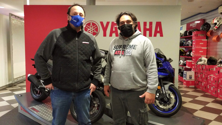 Σκαστός το απόγευμα της άφιξης για επίσκεψη στο κατάστημα Yamaha Φλωρεντίας. Ευχαριστώ Γιάννο!