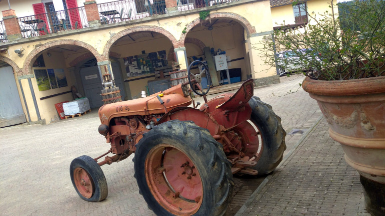 Στο κτήμα της περιοχής Maiano για φαγητό και καφέ με φόντο τους λόφους της Τοσκάνης
