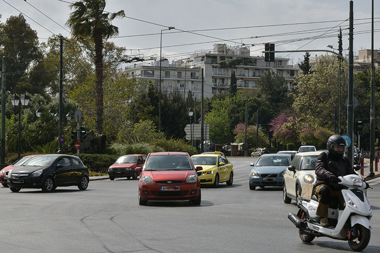 Σε χώρες όπως η Ιταλία, η Ισπανία κ.ά. οδηγούν μοτοσικλέτες έως 125 κ.εκ. με δίπλωμα αυτοκινήτου.