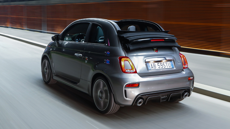 Πολύ όμορφο και δυναμικό το Abarth 595 σε cabrio.