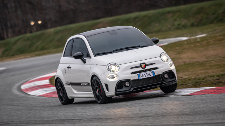 Το στήσιμο του αυτοκινήτου είναι εκπληκτικό. 