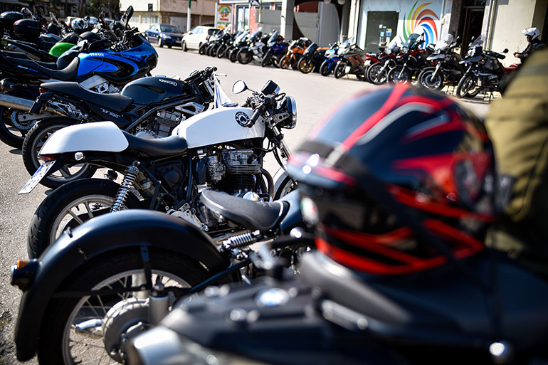 Μελέτη ασφαλιστικών εταιρειών στην Ισπανία έχει δείξει πως οι οδηγοί με δίπλωμα αυτοκινήτου εμπλέκονται σε 3 φορές λιγότερα ατυχήματα συγκριτικά με όσους διαθέτουν μόνο άδεια Α1.