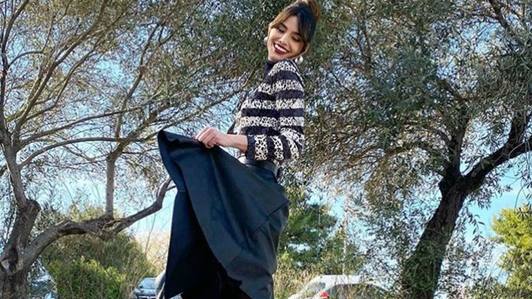 Οι μπότες της Ηλιάνας Παπαγεωργίου που ταιριάζουν τέλεια με midi φορέματα και φούστες