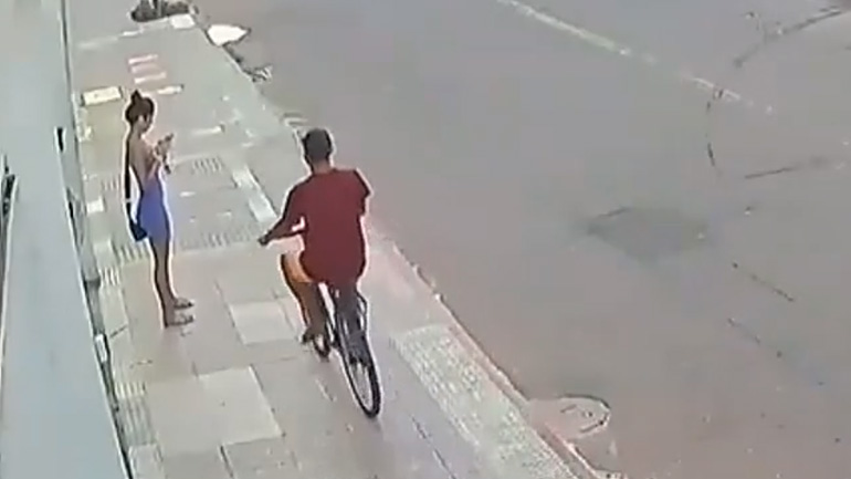 Αυτοκινητιστής επιχειρεί να σταματήσει έναν κλέφτη