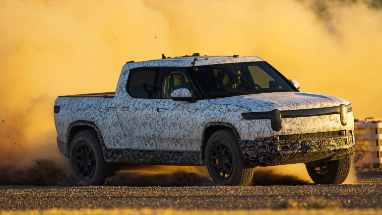 Το ηλεκτρικό Rivian τα βάζει με ATV