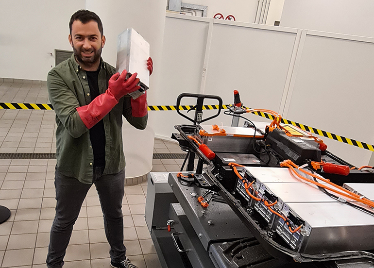 Πάνω από 10 κιλά είναι το καθένα από τα 14 στοιχεία που αποτελείται η μπαταρία του τσέχικου μοντέλου