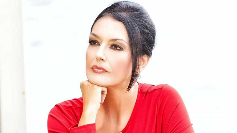 Ελένη Φιλίνη: «Πήγα να δοκιμάσω τα ρούχα, βγαίνω και τον βρίσκω ολόγυμνο μπροστά μου»