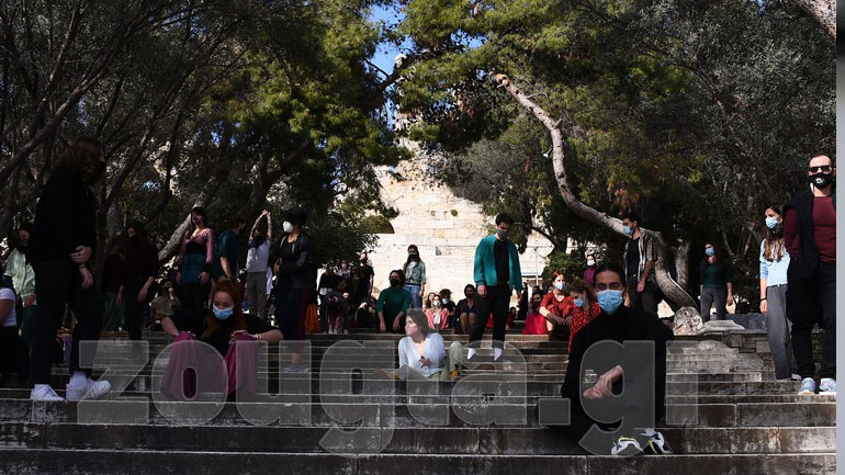 Σπουδαστές Σχολών χορού και θεάτρου αντιδρούν με τον δικό τους τρόπο στο lockdown