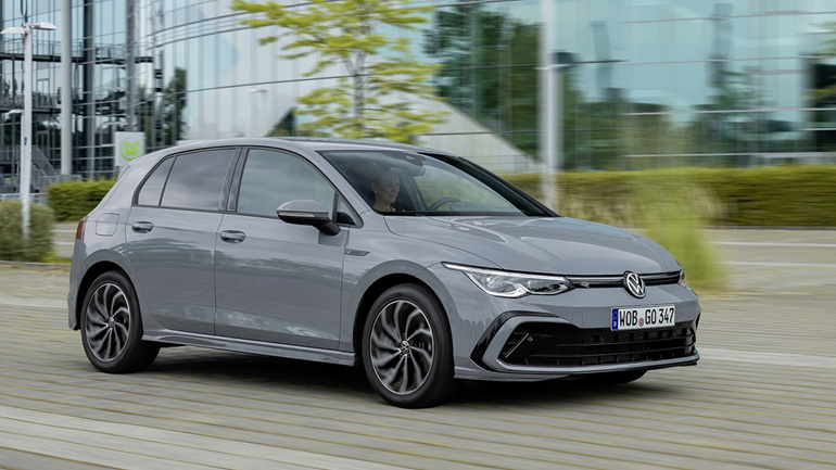 Η έκδοση R-Line είναι διαθέσιμη από 26.300€. 