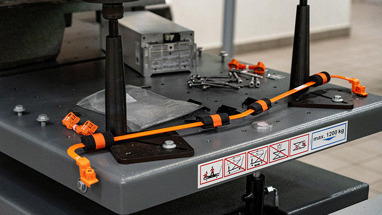 Όταν βλέπετε πορτοκαλί καλώδια... μακριά!