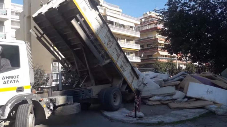 Θεσσαλονίκη: Τι απαντά η διοίκηση του «Ιπποκρατείου» για τα στρώματα που βρέθηκαν στον Γαλλικό Ποταμό