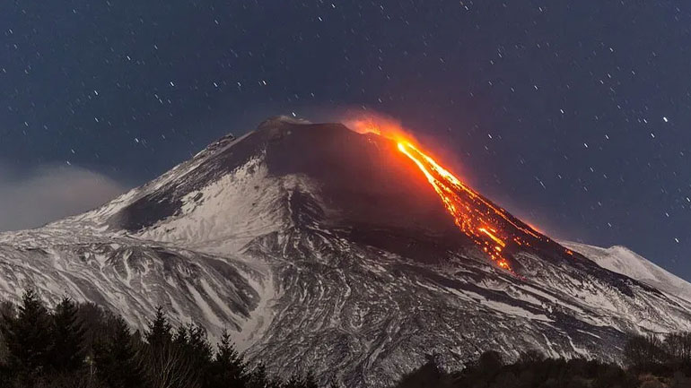 Ισημερινός: Νέφη τέφρας που εκλύεται από το ηφαίστειο Σανγκάι πλήττουν πέντε επαρχίες
