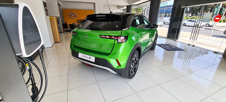 Το συγκεκριμένο Opel Mokka είναι ηλεκτρικό...