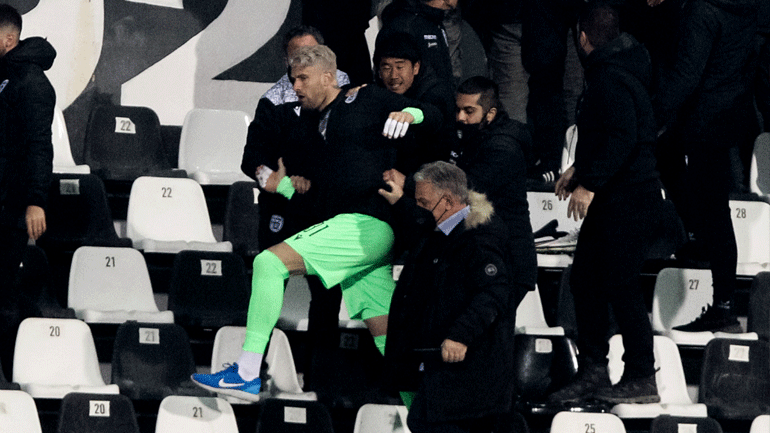 ΠΑΟΚ-Άρης: Ένταση στα επίσημα ανάμεσα σε Πασχαλάκη και οπαδούς