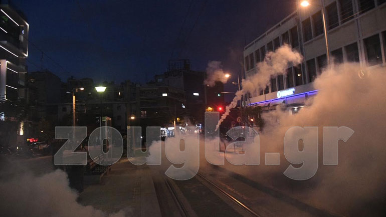 Νέα Σμύρνη: Ένταση μεταξύ ΜΑΤ και πολιτών στην πορεία διαμαρτυρίας κατά της αστυνομικής βίας