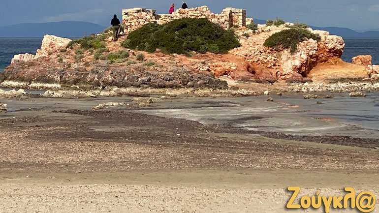 Υποχώρησε η θάλασσα στο Καβούρι: Δείτε εντυπωσιακές εικόνες και βίντεο Υποχώρησε η θάλασσα στο Καβούρι: Δείτε εντυπωσιακές εικόνες και βίντεο