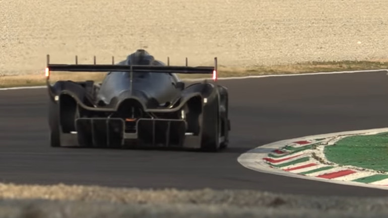 Εκτός από τον τρομερό ήχο, το 007 στρίβει και απίστευτα!