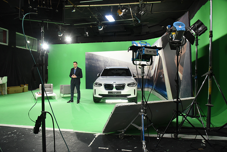 Ολόκληρο σκηνικό στήθηκε για την παρουσίαση του BMW iX3