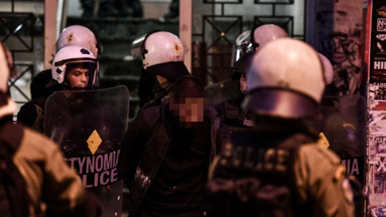 Ένταση στην Πανόρμου μεταξύ νεαρών και αστυνομικών Ένταση στην Πανόρμου μεταξύ νεαρών και αστυνομικών