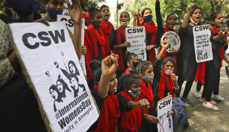 Ινδία-Ημέρα της Γυναίκας: Χιλιάδες γυναίκες ενώνονται με τους αγρότες που διαδηλώνουν εναντίον νέων νόμων