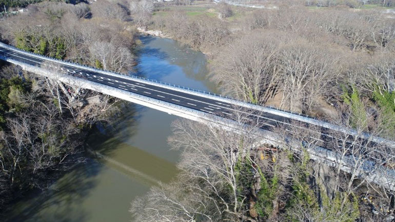 Παραδόθηκε στην κυκλοφορία η γέφυρα Πηνειού στα Τέμπη