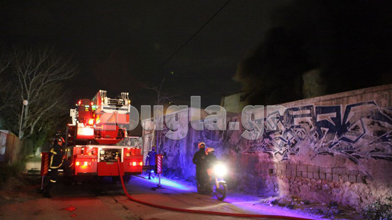 Πυρκαγιά σε αποθήκη στον Βοτανικό