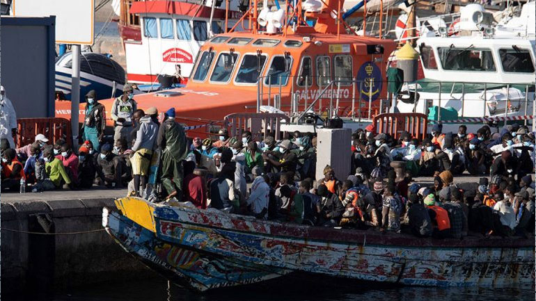 Πάνω από 100 μετανάστες διασώθηκαν στα ανοιχτά των Καναρίων Νήσων το Σαββατοκύριακο