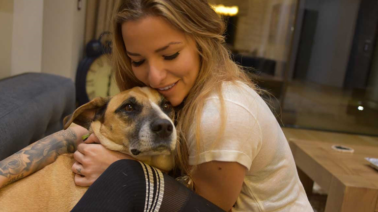 Εριέττα Κούρκουλου: «Η διαφορετικότητά μου ήρθε με τη μορφή μιας πολύ καλής οικονομικά κατάστασης»