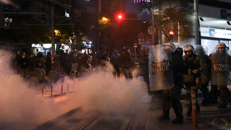 Το τερμάτισε η αστυνομία με τη βία Το τερμάτισε η αστυνομία με τη βία