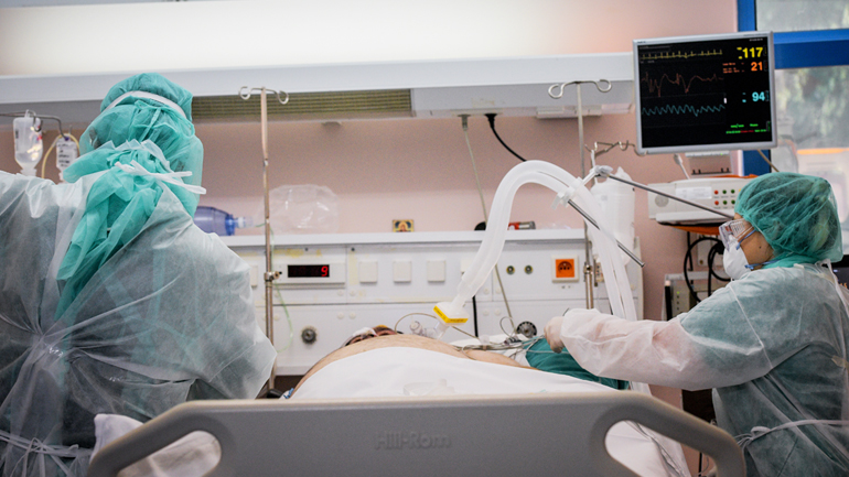 Αφόρητη πίεση στα νοσοκομεία από το τσουνάμι εισαγωγών