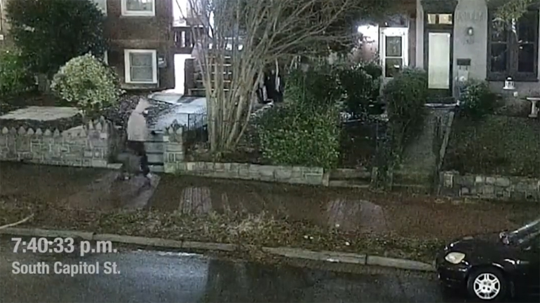 Το FBI δημοσιοποίησε βίντεο του υπόπτου που τοποθέτησε βόμβες στα γραφεία Δημοκρατικών και Ρεπουμπλικάνων