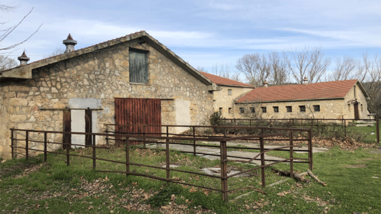 Αποκαθίσταται το κτήριο του Βουστασίου στο Τατόι