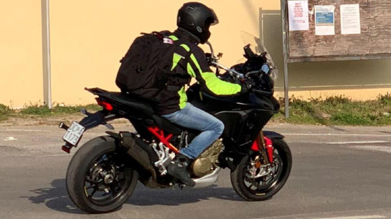Τον αντίπαλο του BMW S1000XR ετοιμάζει η Ducati