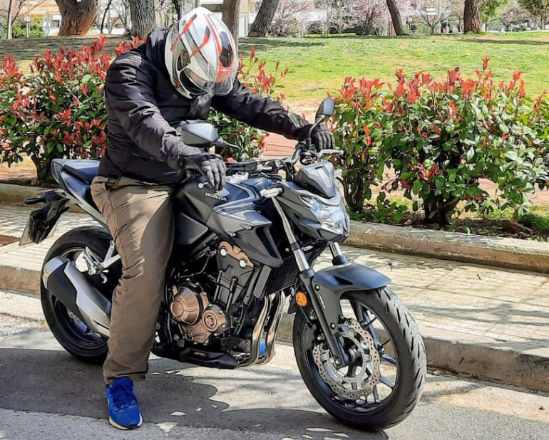 Μικροκαμωμένο και πολύ φιλικό για όλους τους τύπους αναβατών.