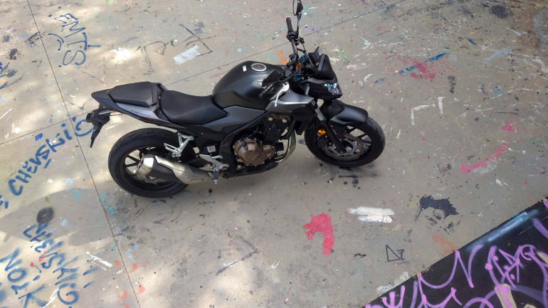 Η εξάτμιση είναι καινούρια με δύο απολήξεις για καλύτερο και πιο άγριο ήχο.