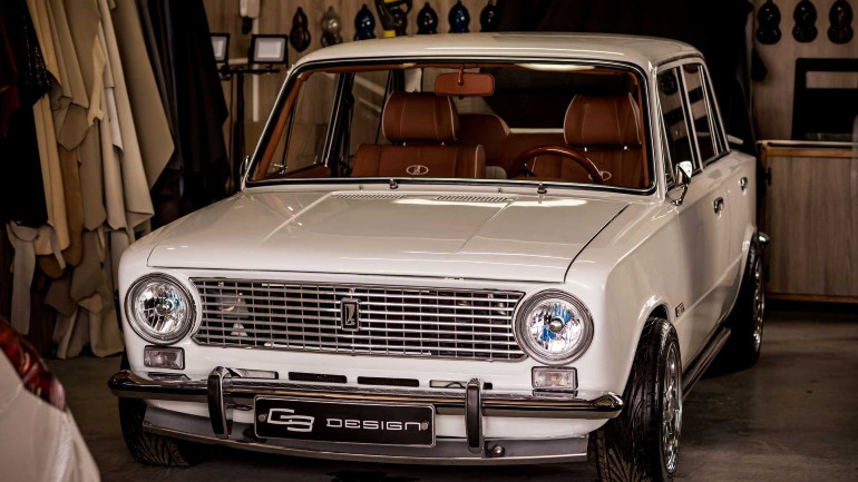 Θαυμάστε το εσωτερικό του επετειακού Lada 2101