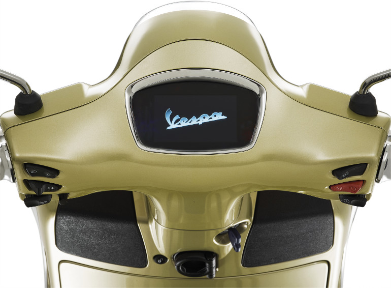 TFT έγχρωμη οθόνη 4,3 ιντσών με σύστημα συνδεσιμότητας MIA.