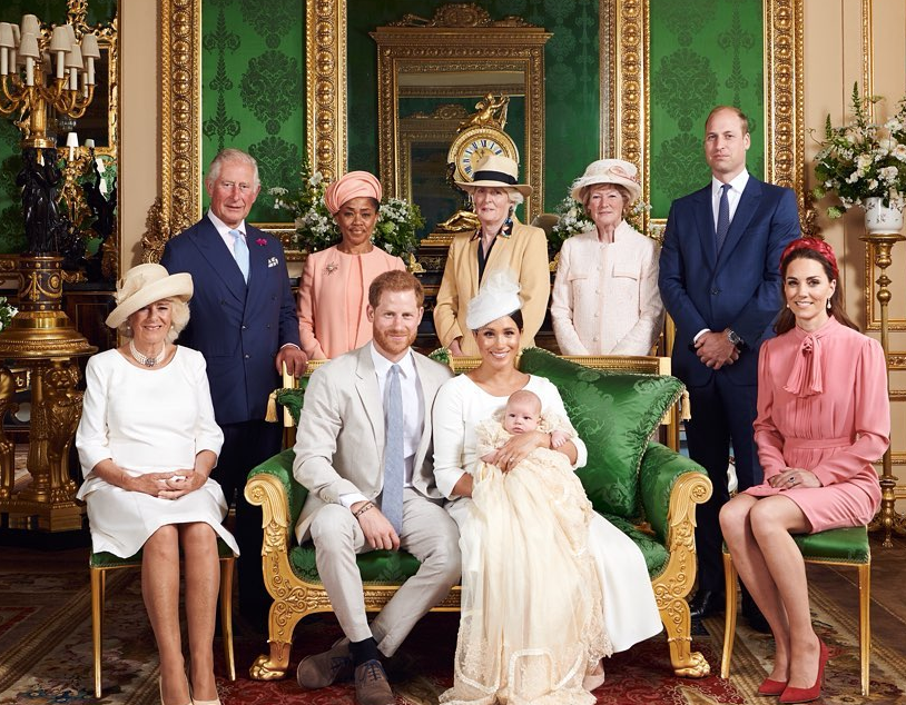 Μία από τις φωτογραφίες της βασιλικής οικογένειας στο Μπάκιγχαμ