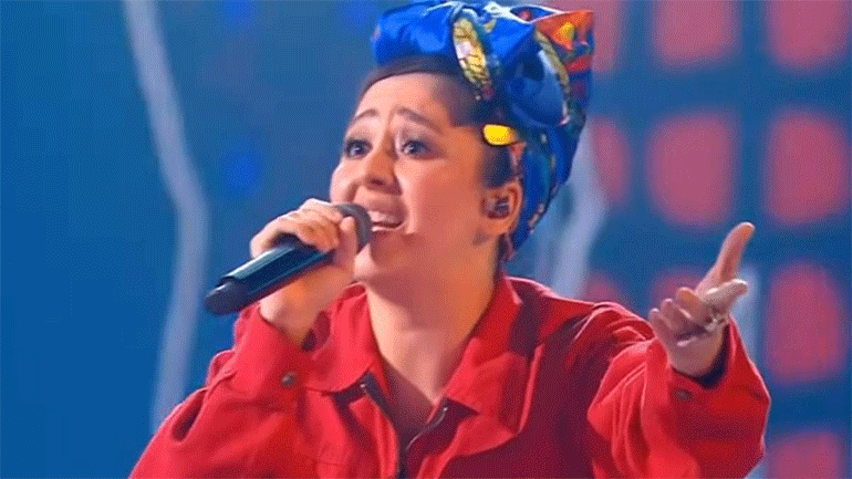 Μια 29χρονη τραγουδίστρια και ακτιβίστρια από το Τατζικιστάν θα εκπροσωπήσει τη Ρωσία στη Eurovision