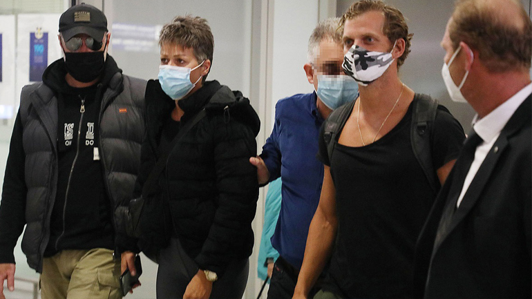 Survivor: Επέστρεψαν στην Ελλάδα η Σοφία Μαργαρίτη και ο Chris Σταμούλης